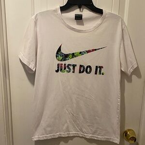 Woman’s Nike Tshirt